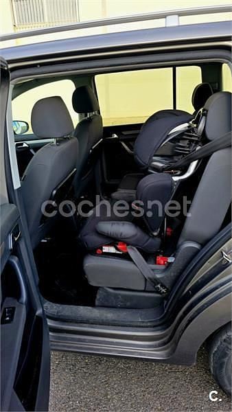Usado VW Touran Advance 105 CV (77 kW) 2010 Marrón Monovolumen