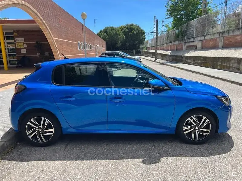 Usado Peugeot 208 Allure 100 CV (73 kW) 2020 Azul Utilitario