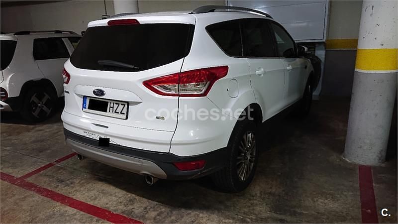 Usado Ford Kuga Titanium 140 CV (102 kW) 2014 Blanco SUV