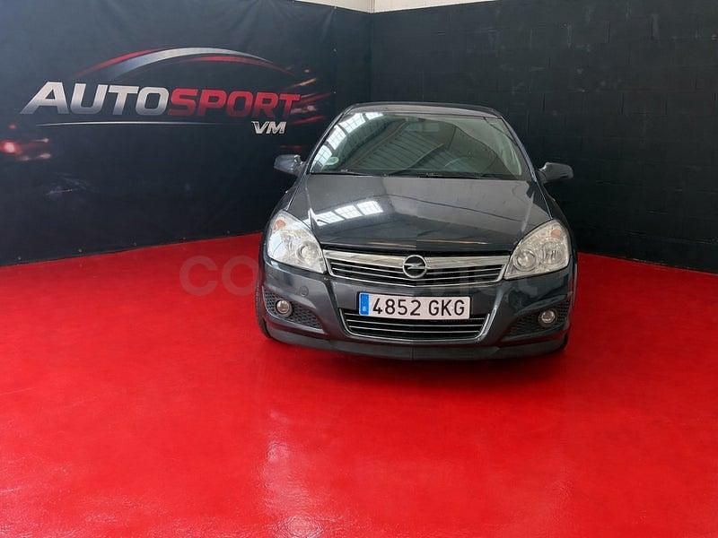 Usado Opel Astra Cosmo 110 CV (80 kW) 2008 Negro Berlina