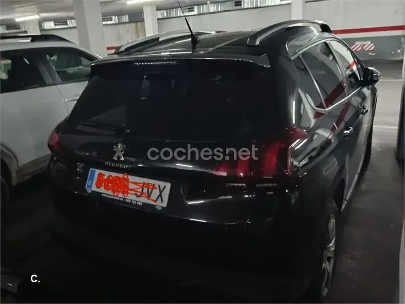 Usado Peugeot 2008 Style 100 CV (73 kW) 2016 Negro SUV