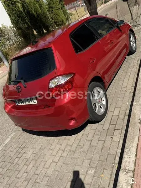 Usado Toyota Auris Active 126 CV (92 kW) 2010 Rojo Utilitario