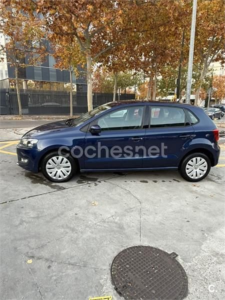 Usado VW Polo Advance 90 CV (66 kW) 2014 Azul Berlina