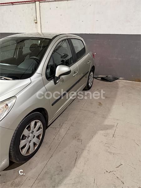 Usado Peugeot 207 70 CV (51 kW) 2009 Gris / plata Berlina