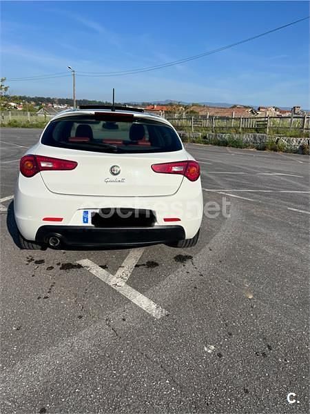Usado Alfa Romeo Giulietta Distinctive 105 CV (77 kW) 2011 Blanco Utilitario