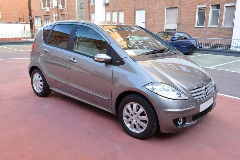 Usado Mercedes A160 Elegance 82 CV (60 kW) 2008 Plateado Utilitario