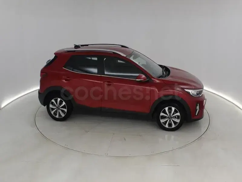 Usado Kia Stonic 100 CV (73 kW) 2023 Rojo SUV