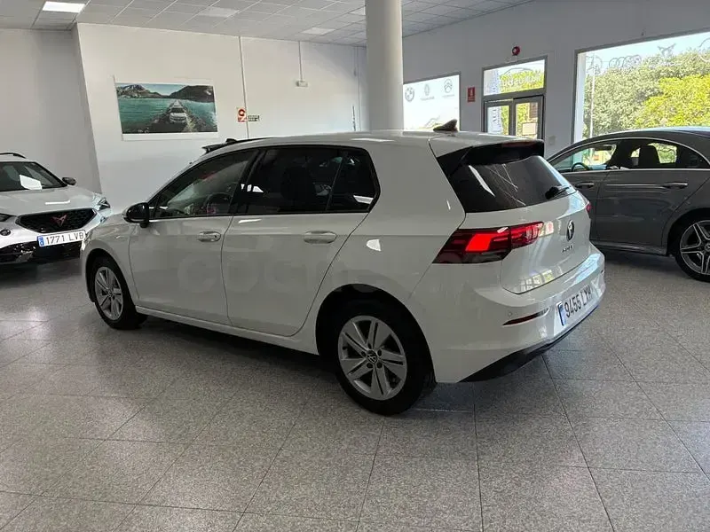 Usado VW Golf VIII Life 115 CV (84 kW) 2022 Blanco Berlina
