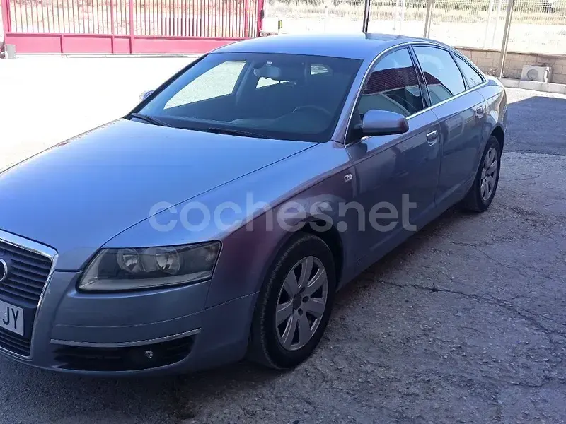 Usado Audi A6 180 CV (132 kW) 2005 Gris / plata Berlina