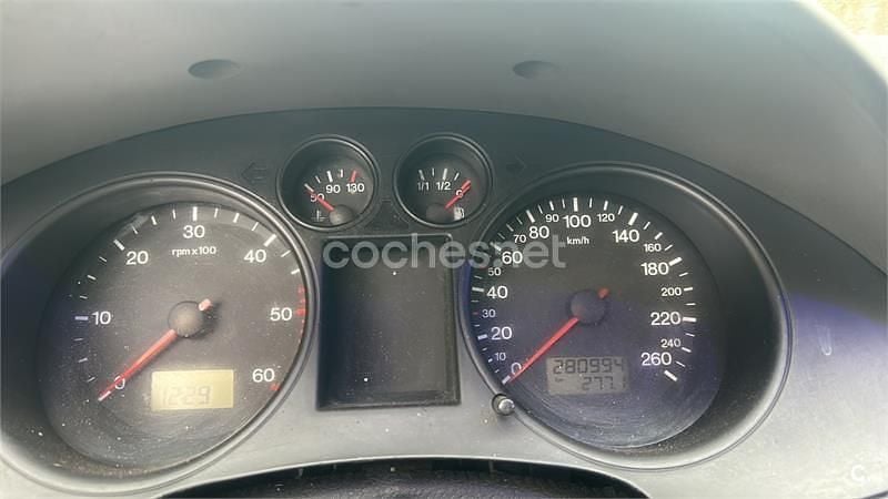 Gris / plata Usado 2004 Seat Cordoba Berlina | 3000 € (Buen precio) - Imagen 1/4