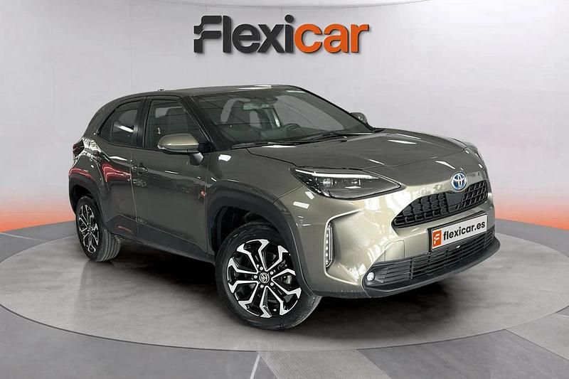 Marrón Usado 2024 Toyota Yaris Hybrid Active | 21.990 € (Precio justo) - Imagen 1/4