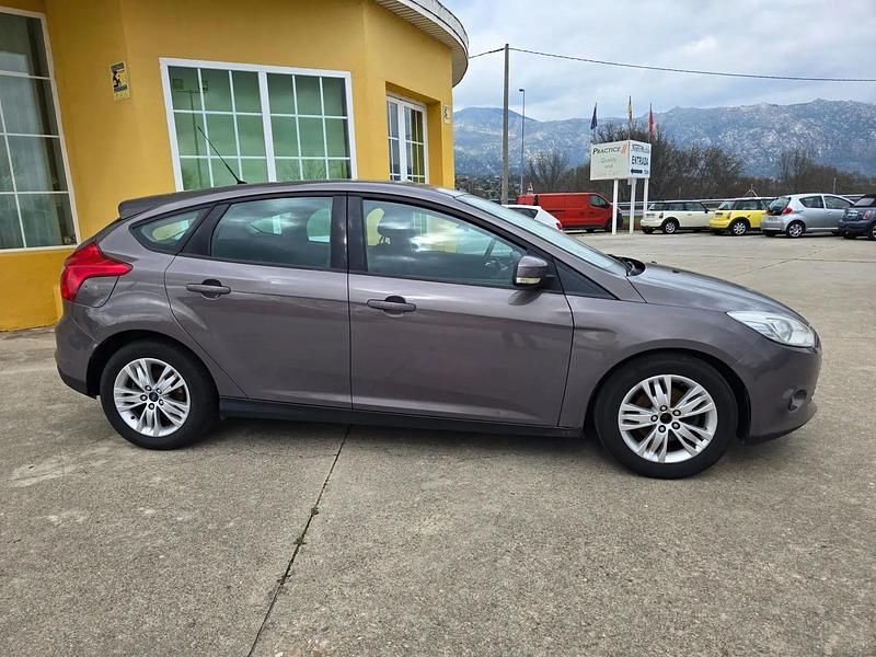 Używany Ford Focus Trend 115 KM (84 kW) 2012 Szary Hatchback
