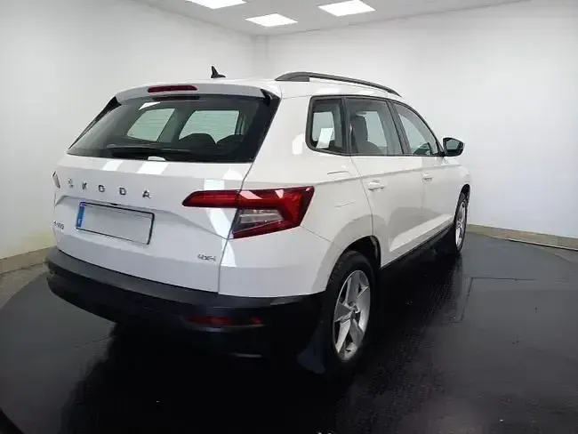 Usado Skoda Karoq Ambition 150 CV (110 kW) 2020 Blanco SUV
