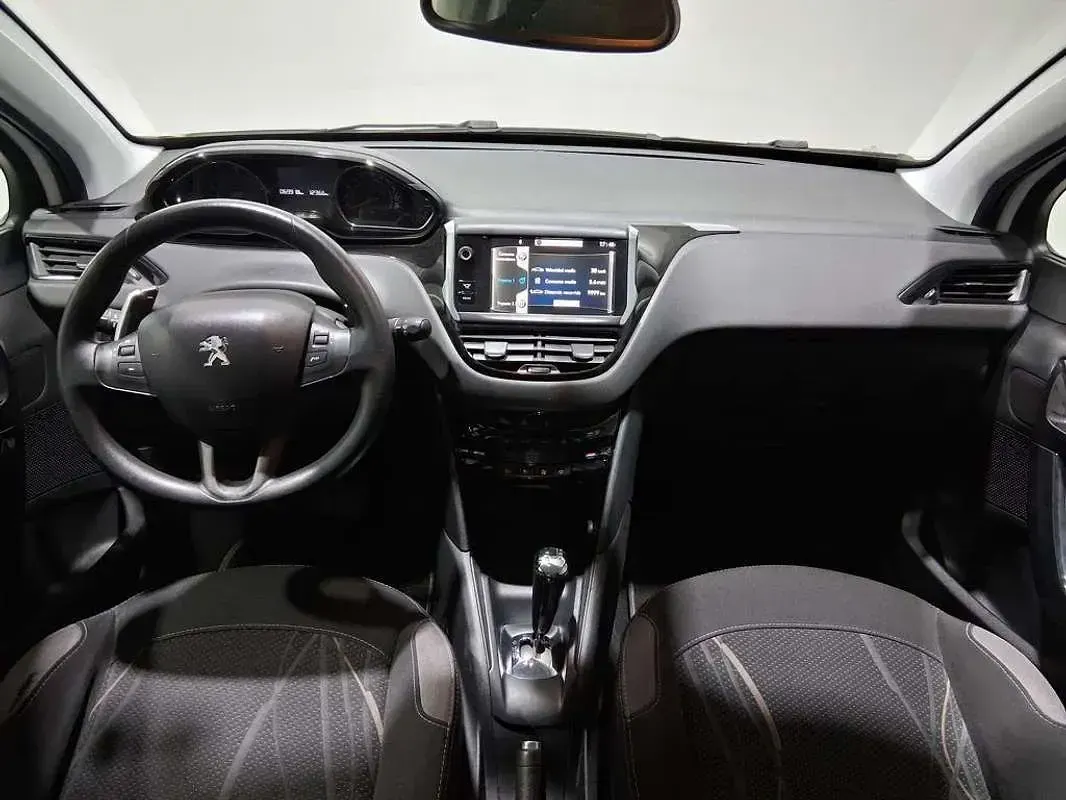 Usado Peugeot 208 Active 68 CV (50 kW) 2013 Blanco Utilitario
