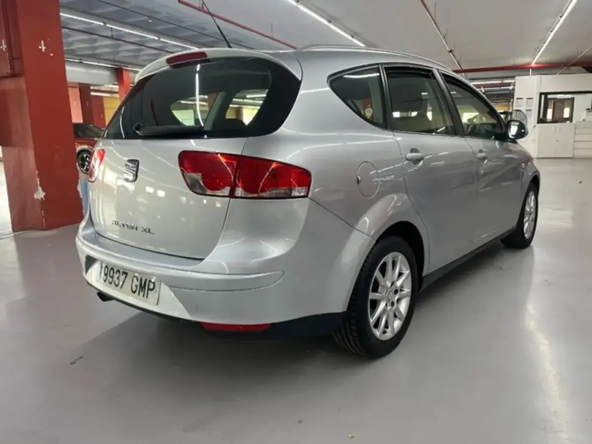Usado Seat Altea XL Style 102 CV (75 kW) 2009 Gris / plata Monovolumen