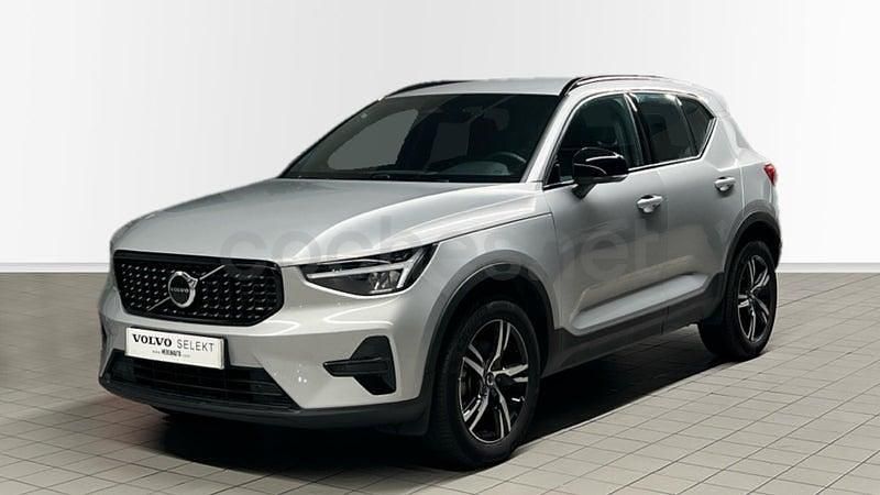 Usado Volvo XC40 Plus 163 CV (119 kW) 2025 Gris / plata SUV