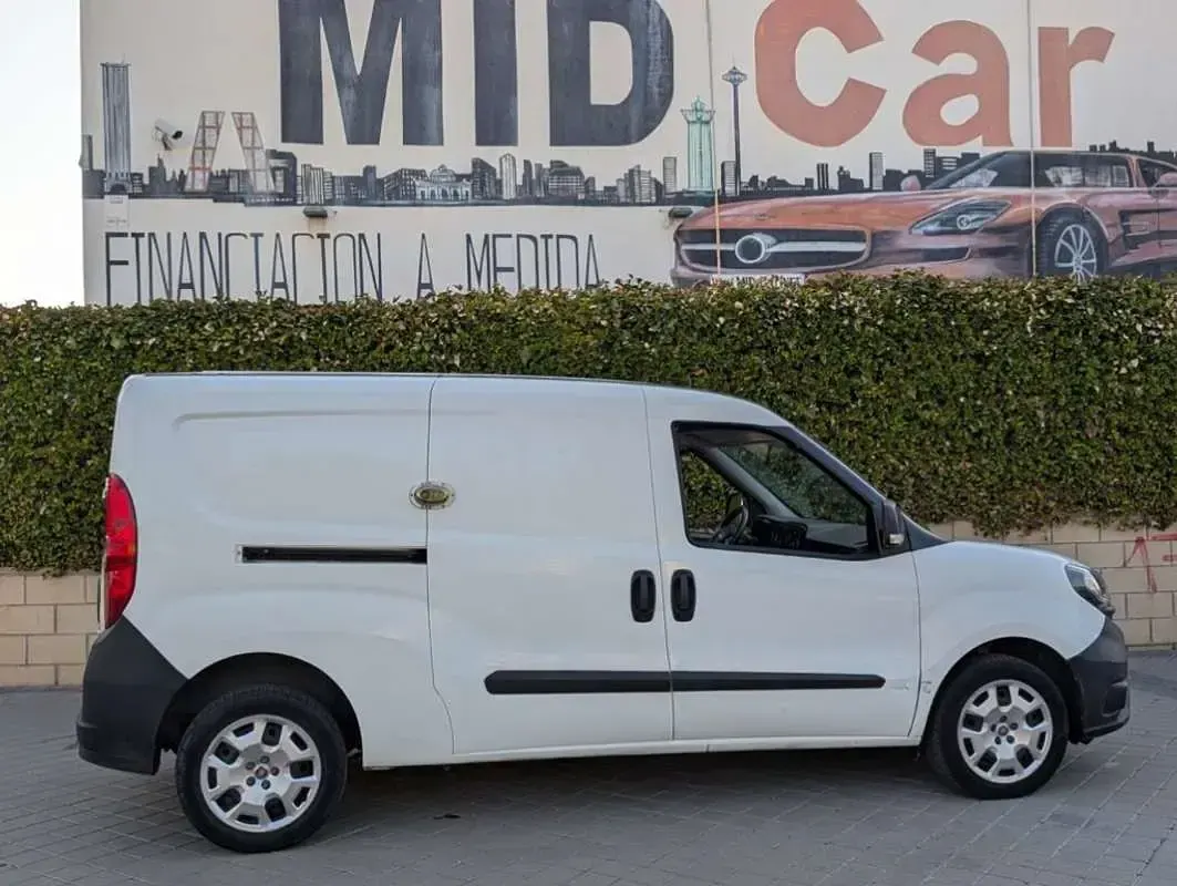 Usado Fiat Doblò 120 CV (88 kW) 2021 Blanco Monovolumen