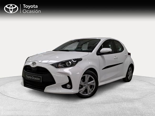 Usado Toyota Yaris Hybrid Active 116 CV (85 kW) 2024 Blanco Berlina