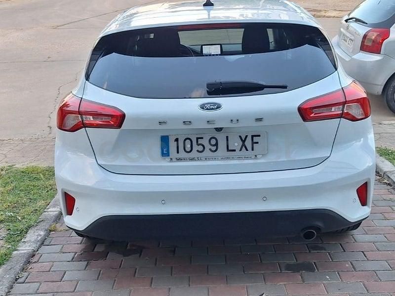 Usado Ford Focus Trend 120 CV (88 kW) 2022 Blanco Berlina