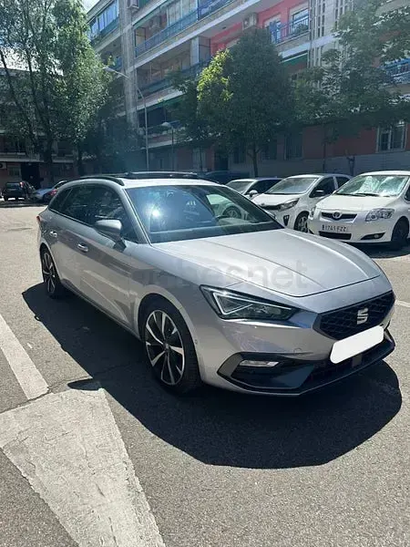 Usado Seat Leon FR 150 CV (110 kW) 2021 Gris / plata Familiar