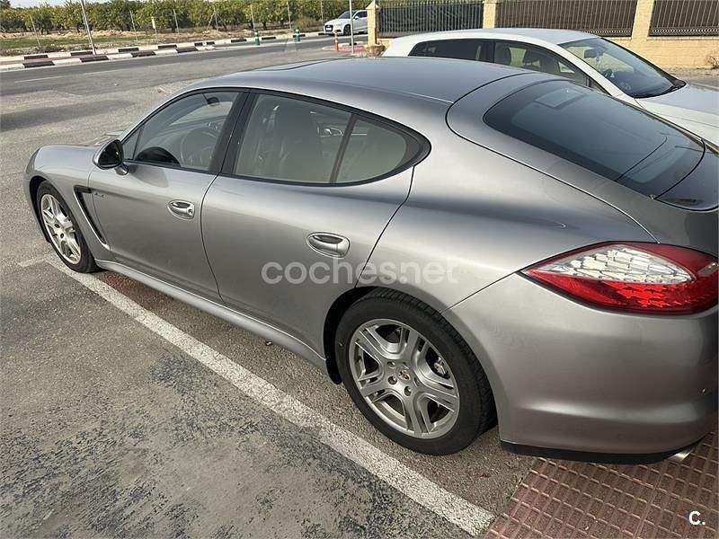 Begagnad Porsche Panamera 250 HK (183 kW) 2011 Grå Halvkombi