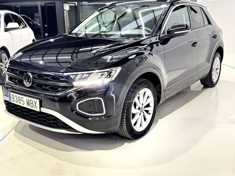 Usado VW T-Roc Life 150 CV (110 kW) 2023 Negro SUV