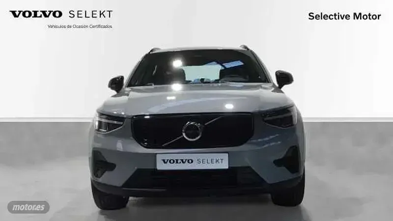 Nuevo Volvo XC40 Plus 2026 Gris SUV