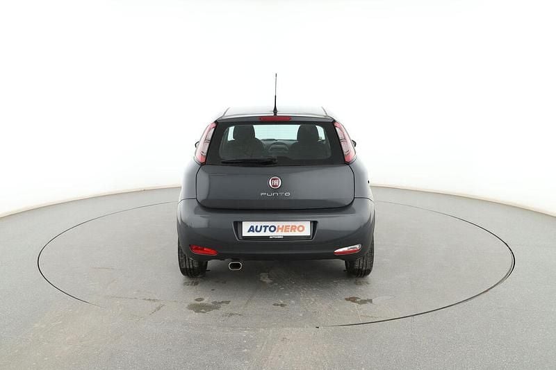 Usado Fiat Punto Lounge 77 CV (56 kW) 2014 Gris Utilitario