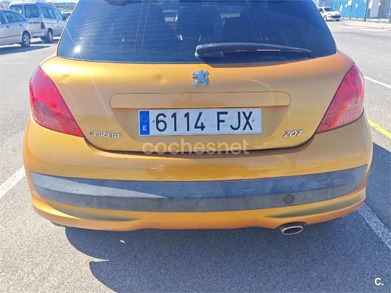 Usado Peugeot 207 110 CV (80 kW) 2006 Naranja Berlina