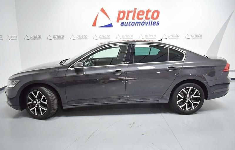 Usado VW Passat Executive 150 CV (110 kW) 2021 Gris Berlina