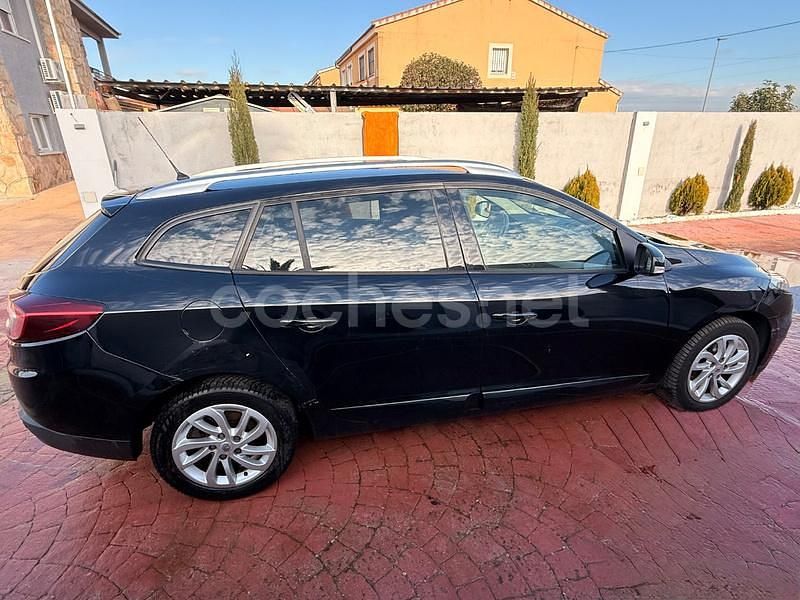 Usado Renault Mégane Dynamique 130 CV (95 kW) 2012 Negro Berlina
