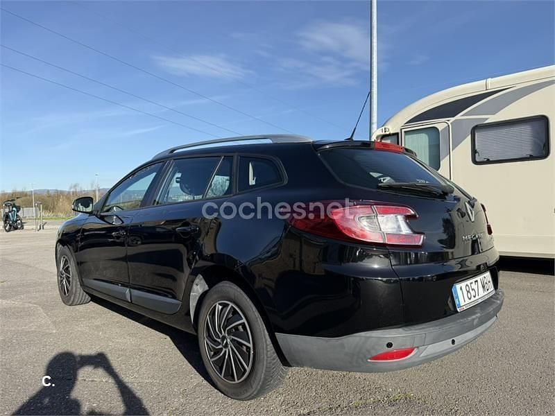 Usado Renault Mégane GrandTour Dynamique 110 CV (80 kW) 2012 Negro Familiar