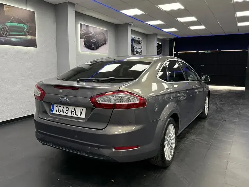 Usado Ford Mondeo Titanium 140 CV (102 kW) 2012 Beige Berlina