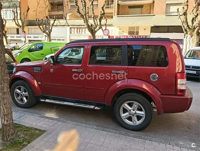 Usado Dodge Nitro SXT 177 CV (130 kW) 2007 Granate SUV