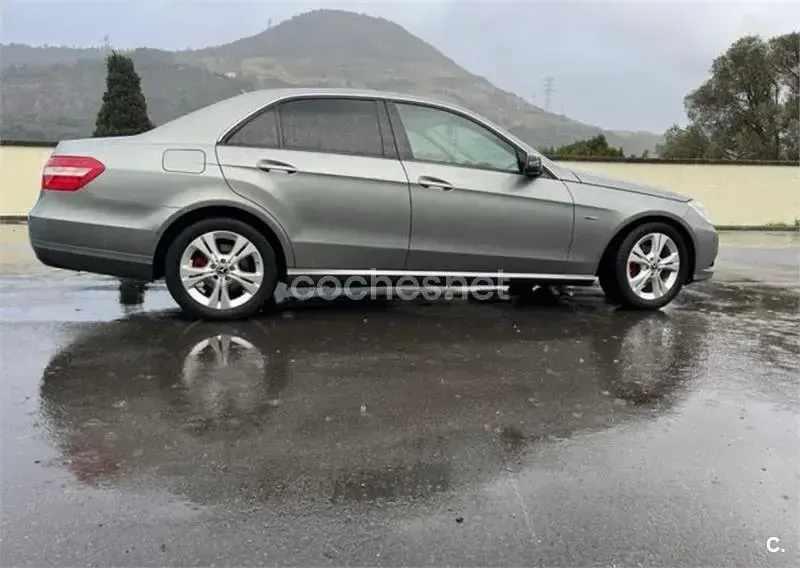 Usado Mercedes E220 Elegance 170 CV (125 kW) 2009 Gris / plata Berlina