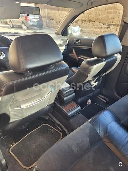 Usado VW Passat Highline 115 CV (84 kW) 1999 Gris / plata Berlina