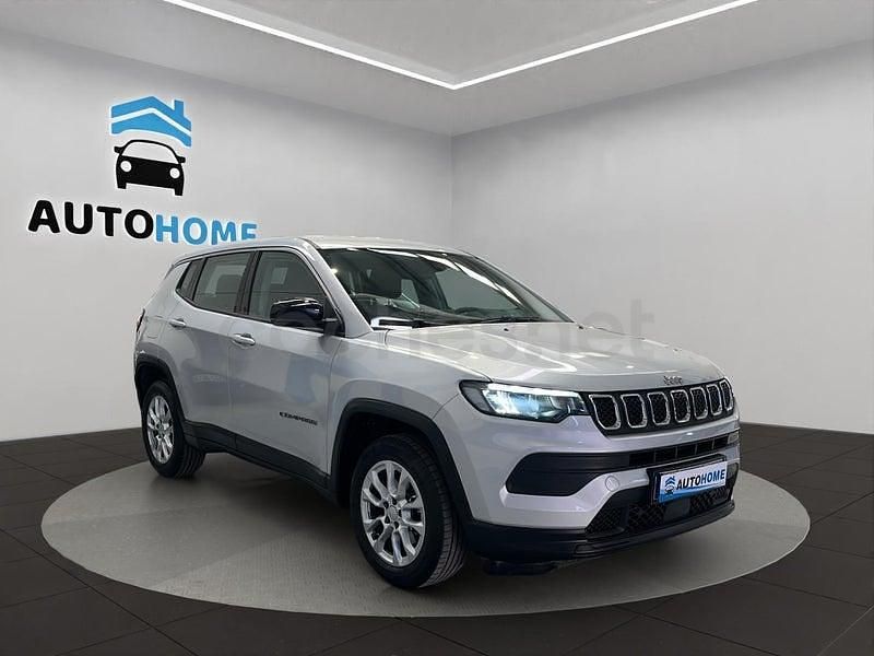 Usado Jeep Compass Limited 130 CV (95 kW) 2022 Gris / plata SUV