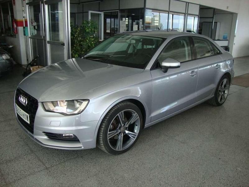 Usado Audi A3 110 CV (80 kW) 2014 Plateado Berlina