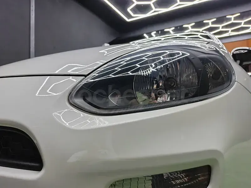 Usado Fiat Punto Young 69 CV (50 kW) 2014 Blanco Utilitario