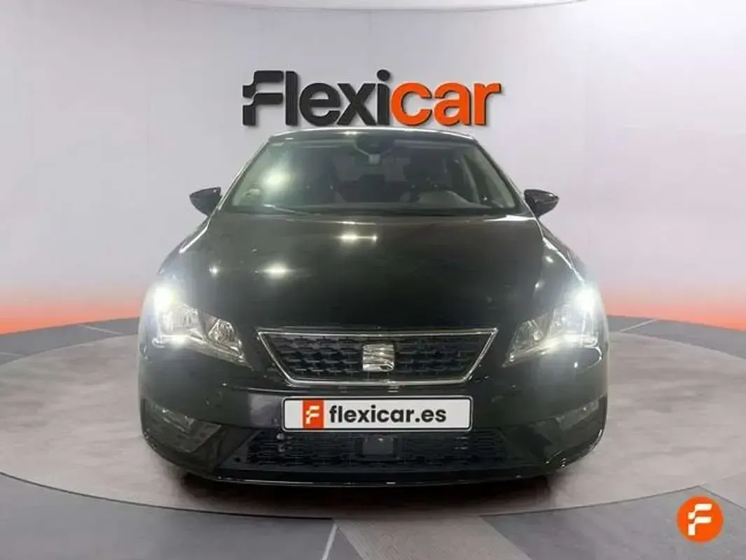 Usado Seat Leon ST Style 131 CV (96 kW) 2020 Negro Familiar
