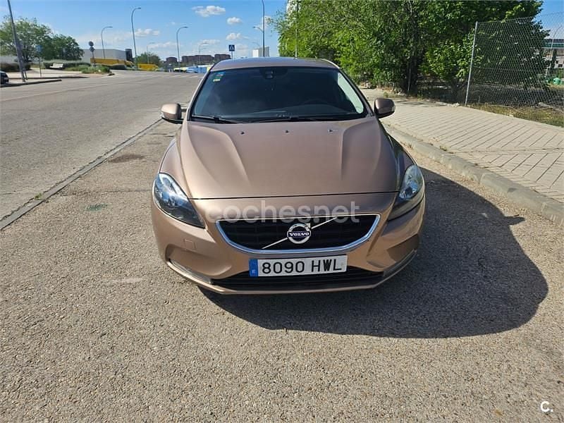 Usado Volvo V40 Kinetic 115 HP (84 kW) 2014 Bege Sedan