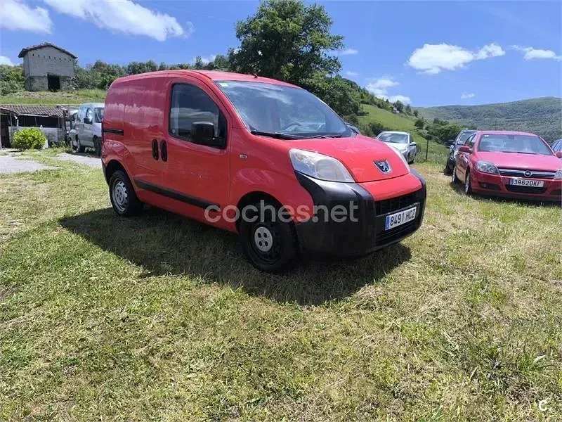 Usado Peugeot Bipper 68 CV (50 kW) 2011 Rojo Monovolumen