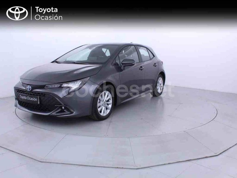 Gris / plata Nuevo 2024 Toyota Corolla Active Berlina | 26.800 € (Precio justo) - Imagen 1/3