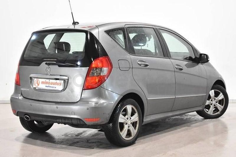 Usado Mercedes A180 Elegance 109 CV (80 kW) 2009 Gris Monovolumen