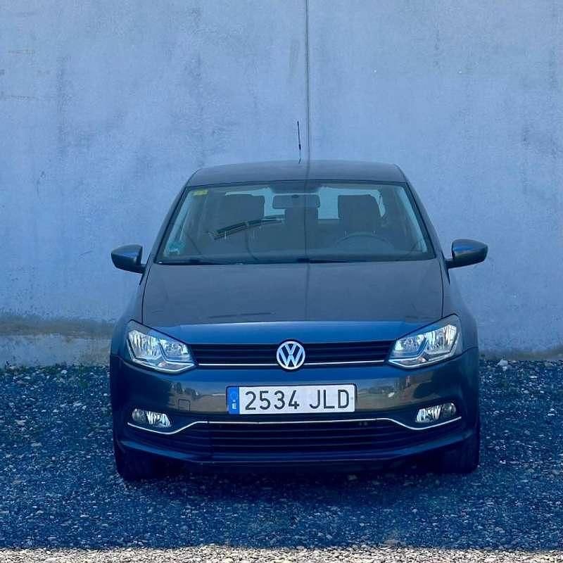 Usado VW Polo 75 CV (55 kW) 2015 Gris Utilitario