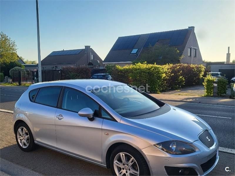 Käytetty Seat Leon Style 105 HP (77 kW) 2011 Harmaa Viistoperä