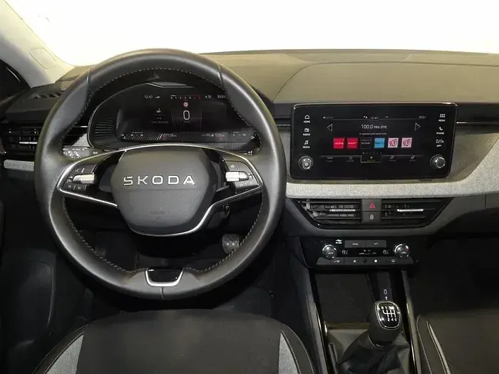 Usado Skoda Scala Selection 115 CV (84 kW) 2025 Blanco Utilitario