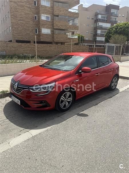 Usado Renault Mégane IV Zen 115 CV (84 kW) 2021 Rojo Berlina