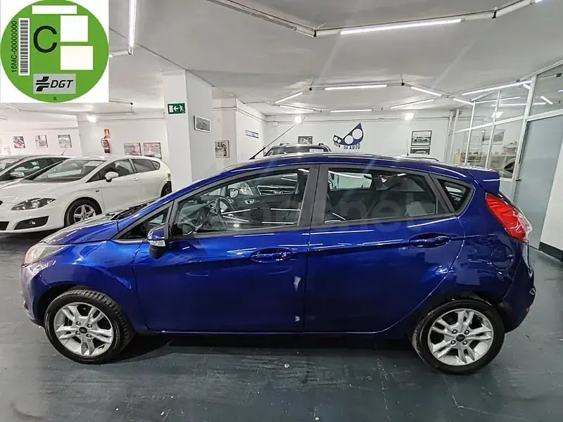 Usado Ford Fiesta Trend 82 CV (60 kW) 2017 Azul Utilitario
