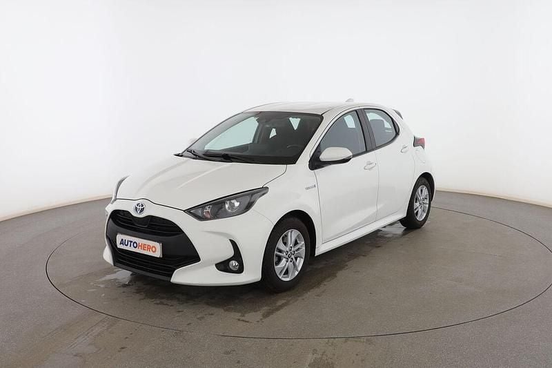 Blanco Usado 2021 Toyota Yaris Hybrid Active Utilitario | 17.299 € (Precio justo) - Imagen 1/3